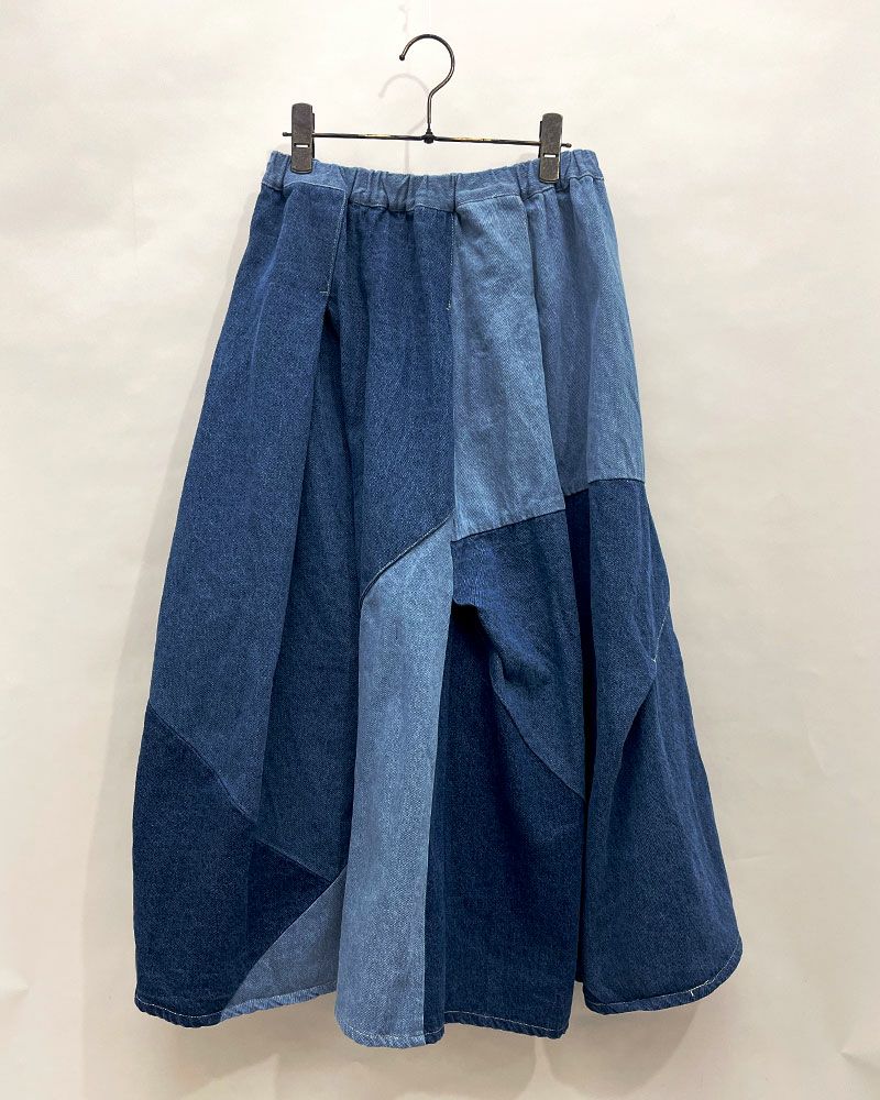 アシンメトリーリメイク風デニムスカート 配色デザイン ウエストゴム 調整紐付き ポケット付き カジュアル ロングスカート