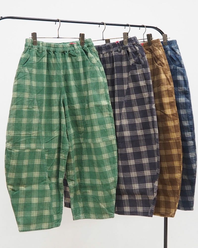 コーデュロイ素材のゆったりボールパンツ レディース ワイドシルエット イージーパンツ チェック柄 秋冬カジュアルコーデ