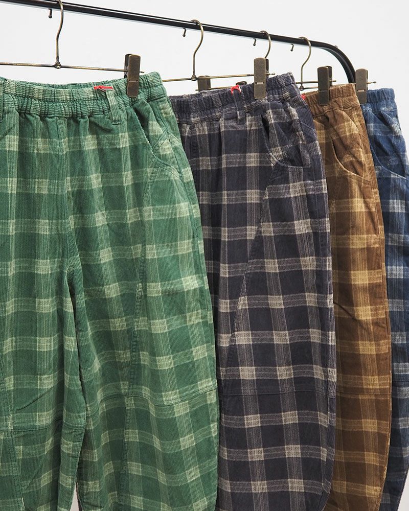 コーデュロイ素材のゆったりボールパンツ レディース ワイドシルエット イージーパンツ チェック柄 秋冬カジュアルコーデ