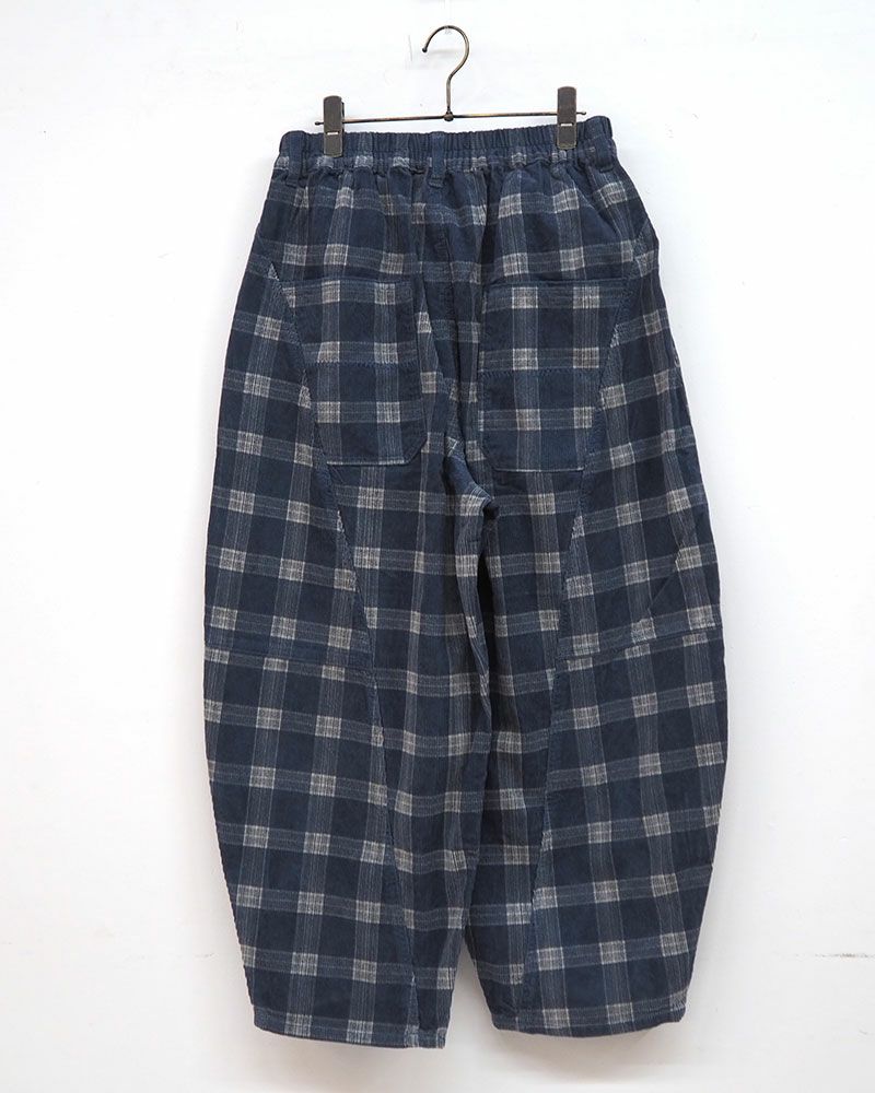 コーデュロイ素材のゆったりボールパンツ レディース ワイドシルエット イージーパンツ チェック柄 秋冬カジュアルコーデ
