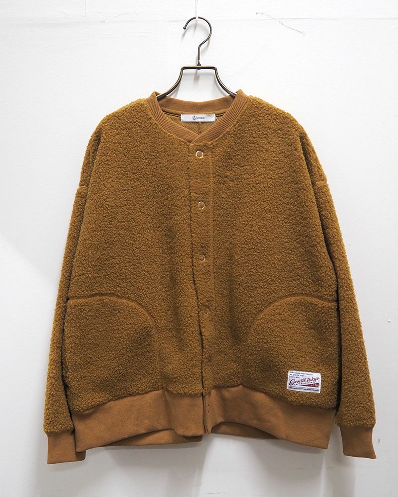 リングドットボタンをあしらった軽量ボアカーディガン。豊富なカラーバリエーションでデイリーに活躍する一枚