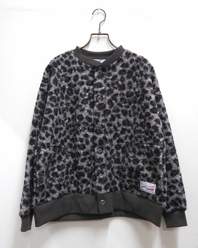 リングドットボタンをあしらった軽量ボアカーディガン。豊富なカラーバリエーションでデイリーに活躍する一枚