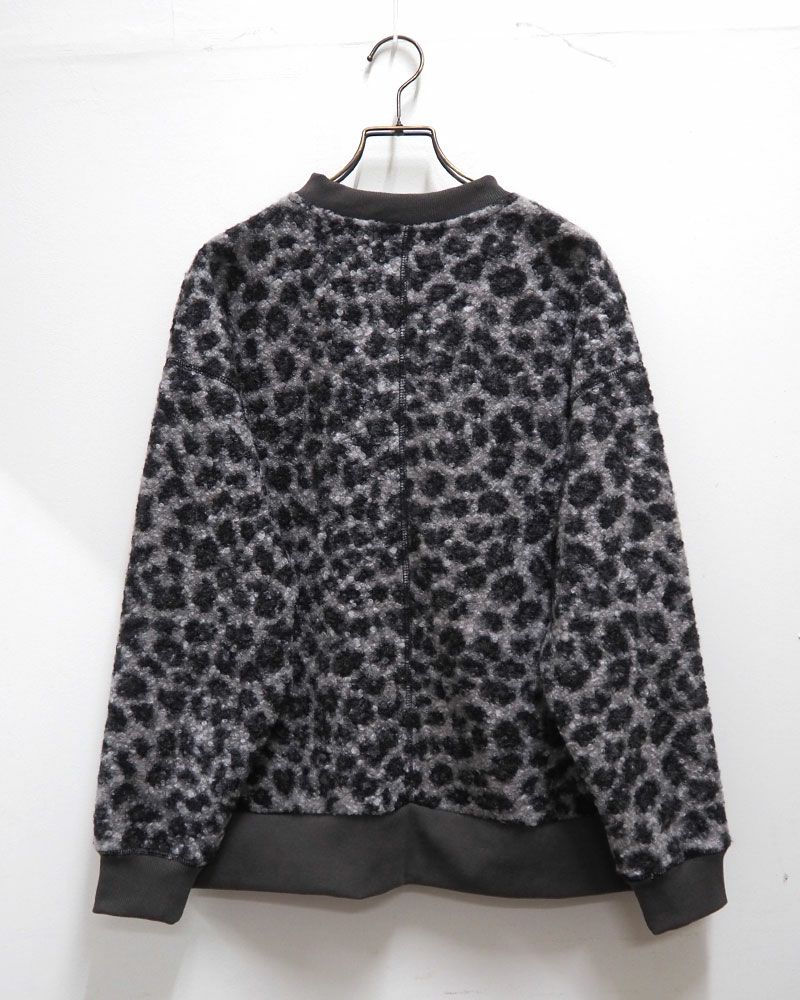 リングドットボタンをあしらった軽量ボアカーディガン。豊富なカラーバリエーションでデイリーに活躍する一枚