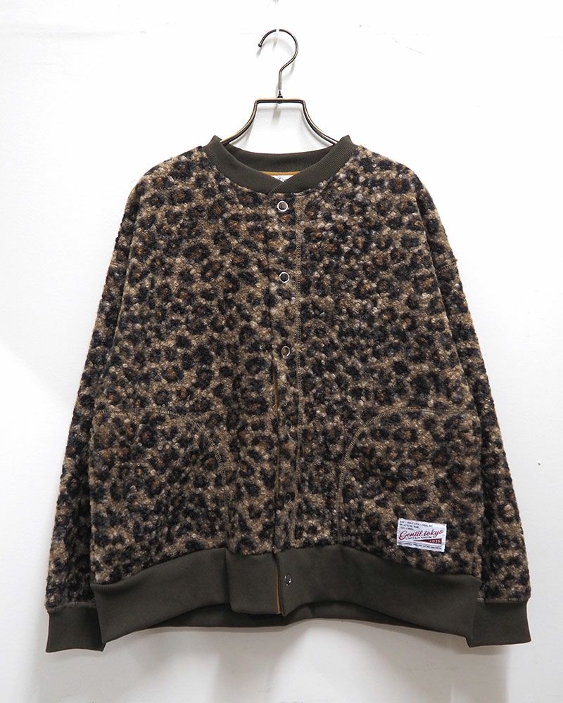 リングドットボタンをあしらった軽量ボアカーディガン。豊富なカラーバリエーションでデイリーに活躍する一枚