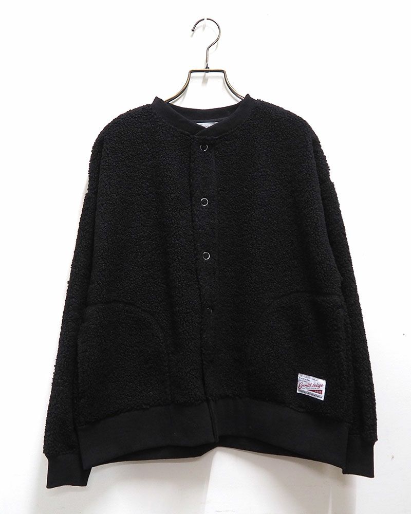 リングドットボタンをあしらった軽量ボアカーディガン。豊富なカラーバリエーションでデイリーに活躍する一枚