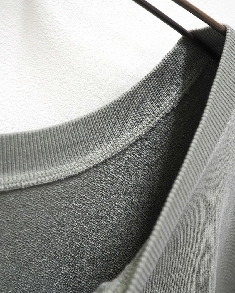 ピグメント裏毛ヘンリーネックチュニック｜カレッジロゴとシンプルヘンリーのリバーシブル仕様、体型カバーも叶うゆったりシルエットのレディーストップス