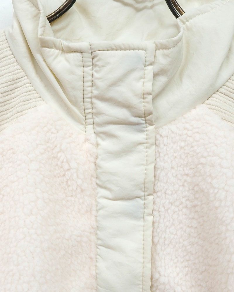 コーデュロイとボアを組み合わせた異素材切り替えのハイネックロングコート