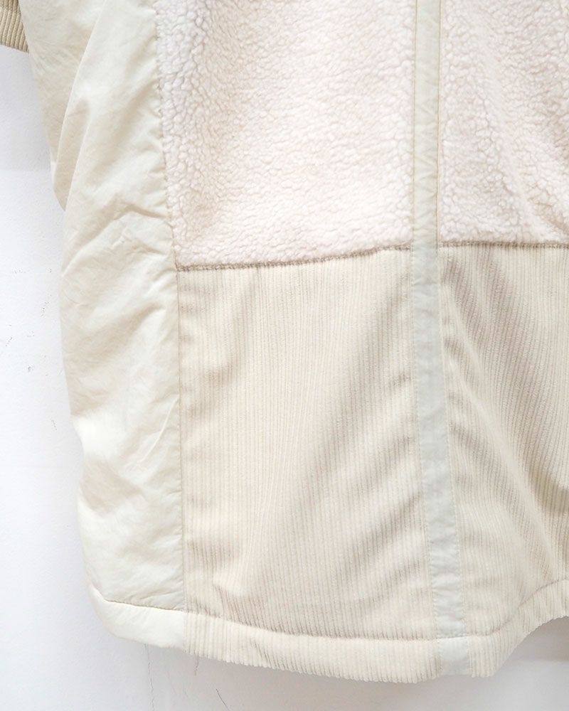 コーデュロイとボアを組み合わせた異素材切り替えのハイネックロングコート