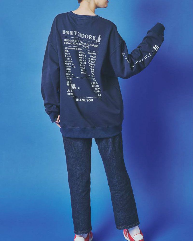 YOIDORE 本日のオススメスウェット。フロント刺繍と背面レシートプリント、袖に「ノミニイクナラデンワシテ」刺繍を施した遊び心あふれるスウェット。
